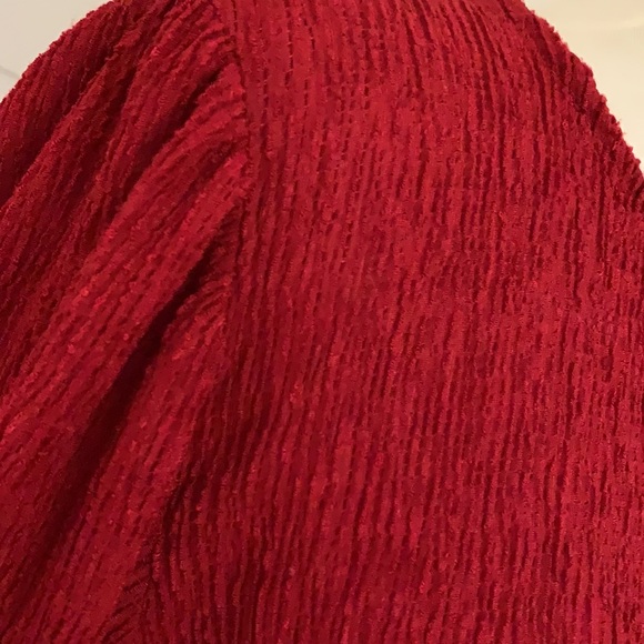 Cupio crepe fluff flare 3/4 sleeve top with keyhole back - Picture 9 of 12